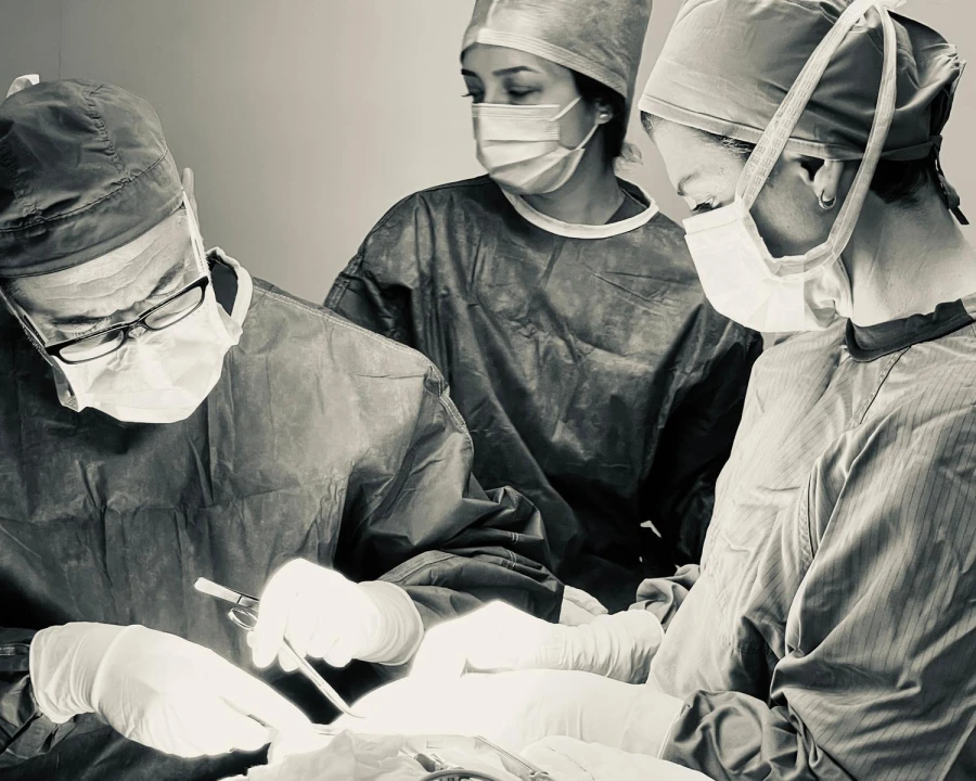 Prof. Dr. Tunç Tiryaki — insani yardım cerrahi operasyonu