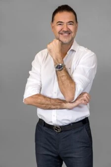 Kim Göz Kapağı Estetiği Olabilir?